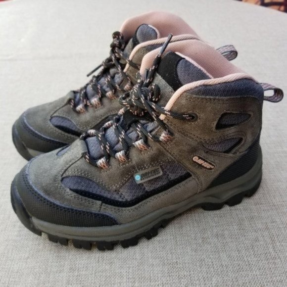 Hi-Tec Outdoor Hiking Kids Boots Size 2 - Picture 1 of 15